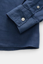 MC2 Saint Barth Popover-Leinenhemd 'Raphael' Haifisch-Kragen dunkelblau, Detailaufnahme Manschette, reine Leinenstruktur, leichter Stoff, Regular Fit, französische Knopfleiste, gerader Saum.