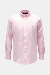 Polo Ralph Lauren Oxfordhemd Button-Down-Kragen rosé/weiß gestreift, front view, slim fit cotton shirt with soft touch, classic sports cuffs, multicolored stitching, and rounded hem.

<p>Zeitloser Allrounder: Das Oxford-Hemd von POLO RALPH LAUREN verbinde