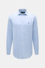 Vorderansicht des Polo Ralph Lauren Oxford-Hemd Haifisch-Kragen hellblau/weiß kariert aus Leinen und Baumwolle mit Slim Fit, elastischer Qualität, weichem Griff, klassischem Karomuster, französischer Knopfleiste, Sportmanschette, gerundetem Saum und Polos