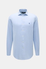 Vorderansicht des Polo Ralph Lauren Oxford-Hemd Haifisch-Kragen hellblau/weiß kariert aus Leinen und Baumwolle mit Slim Fit, elastischer Qualität, weichem Griff, klassischem Karomuster, französischer Knopfleiste, Sportmanschette, gerundetem Saum und Polos