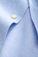 Nahaufnahme des Polo Ralph Lauren Oxford-Hemds Haifisch-Kragen hellblau/weiß kariert, elastisch, weich, Slim Fit, klassisch aus Leinen-Baumwolle.