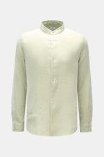 Front view of 04651/ A trip in a bag Linen shirt 'Linen Guru' grandad collar pastel green, pure linen, soft feel, regular fit, French button placket, small welt pocket, classic barrel cuffs, slightly rounded hem, and short hem vents. Summer for your skin: