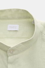 Close-up front view of 04651/ A trip in a bag Linen shirt 'Linen Guru' grandad collar pastel green made of pure linen with a soft feel. Summer for your skin: The airy casual shirt 'Linen Guru' by 04651/ A TRIP IN A BAG is made of pure linen fabric with a 