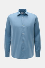 Front view of the 04651/ A trip in a bag Casual shirt 'Cloudy Shirt' slim collar smoky blue, lightweight cotton fabric.

<p><span class="_fadeIn_m1hgl_8">Lightweight and comfortable for hot days: The casual shirt 'Cloudy Shirt' by 04651/ A TRIP IN A BAG h