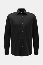04651/ A trip in a bag Casual Hemd 'Cloudy Shirt' schmaler Kragen schwarz, frontale Nahaufnahme, reine Baumwolle, Regular Fit, leichte Qualität, weicher Griff, französische Knopfleiste, Sportmanschette, leichter Saum, kleines Weblabel.