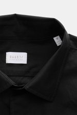 Schwarzer schmaler Kragen des 04651/ A trip in a bag Casual Hemd 'Cloudy Shirt' in Nahaufnahme, reine Baumwolle, leichte Qualität.