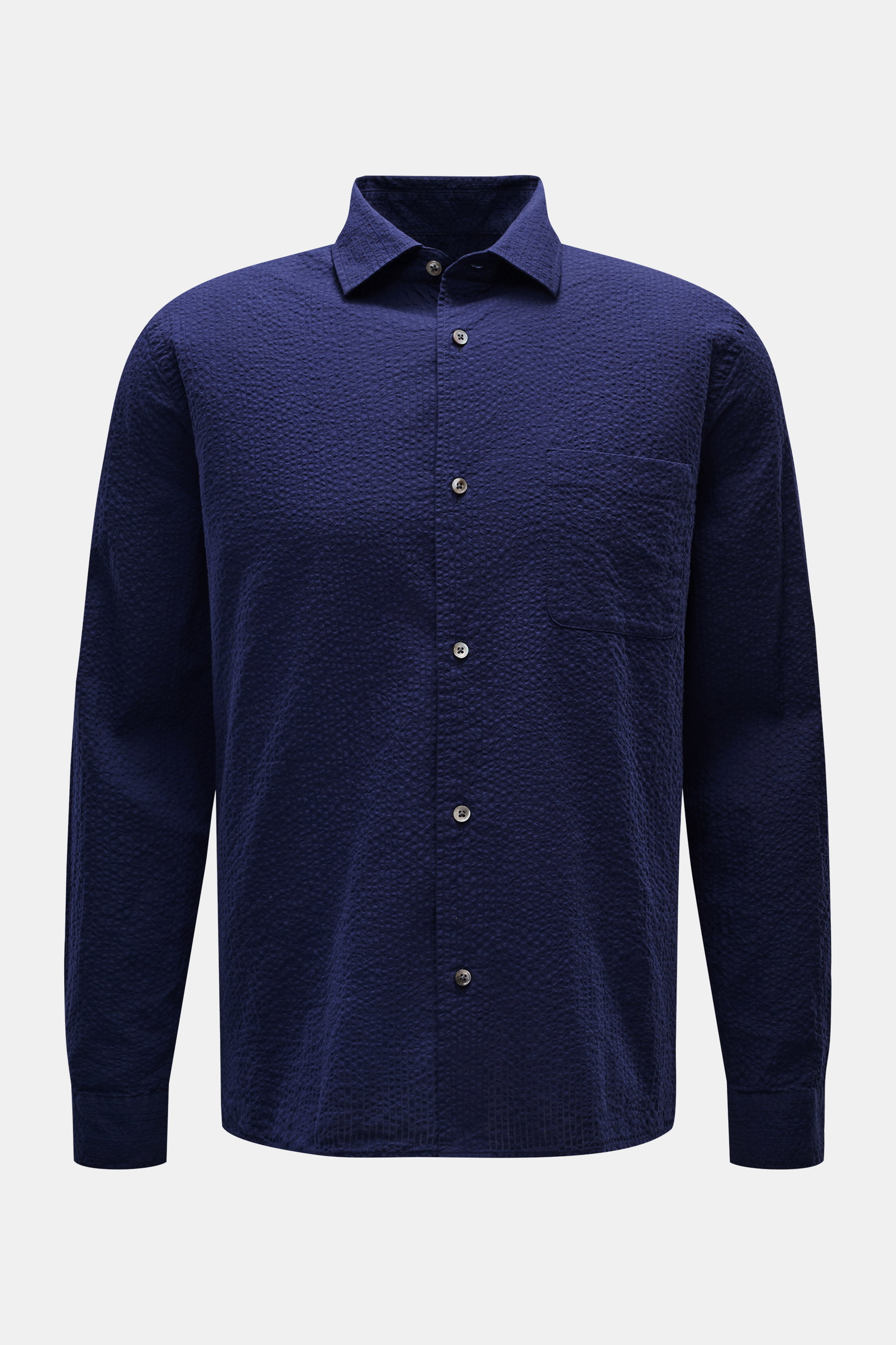 Front view of the 04651/ A trip in a bag Seersucker shirt Kent collar navy, a pure cotton casual shirt with seersucker texture, button placket, patch pocket, and barrel cuffs. Effortlessly casual: This shirt made of pure cotton by 04651/ A TRIP IN A BAG i