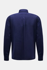 Rear view of the 04651/ A trip in a bag Seersucker shirt Kent collar navy, made of pure cotton with lightweight, textured fabric. Effortlessly casual: This shirt made of pure cotton by 04651/ A TRIP IN A BAG impresses with modern and easy-care seersucker 
