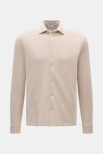 Frontale Nahaufnahme des 04651/ A trip in a bag Piqué-Hemds schmaler Kragen beige aus reiner Baumwolle mit feiner Piqué-Struktur, Regular Fit, französischer Knopfleiste und klassischer Sportmanschette.