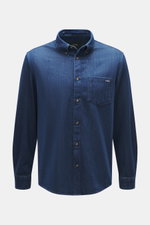 A.P.C. Jeanshemd 'Greg' navy, frontale Nahaufnahme, reine Baumwolle, weicher Griff, Oversized, Button-Down-Kragen, Brusttasche, französische Knopfleiste, dezentes Logo-Stitching, Sportmanschette, gerundeter Saum.