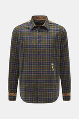 Barbour Flanellhemd Kent-Kragen navy/grün/orange kariert, kariertes Flanellhemd mit Twill, Brusttasche, Sportmanschette, Rückenpasse, frontal fotografiert.