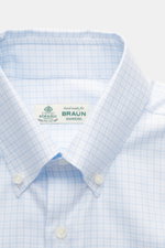 Blick auf den Kragen des Borrelli Casual Hemd Button-Down-Kragen hellblau/weiß kariert aus reiner Baumwolle mit feinem Karo, Slim Fit, Perlmuttknöpfen.