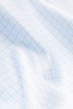 Blick von vorne auf das handgefertigte Borrelli Casual Hemd Button-Down-Kragen hellblau/weiß kariert, Slim Fit, reine Baumwolle, feines Karo, Perlmuttknöpfe.