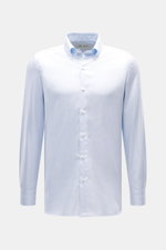 Borrelli Casual Hemd Button-Down-Kragen hellblau/weiß kariert, Slim Fit, reine Baumwolle, feines Karo, Perlmuttknöpfe, Sportmanschette, frontale Nahaufnahme.