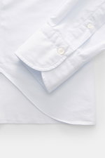 Finamore Business Hemd 'Eduardo Napoli' Haifisch-Kragen pastellblau, Detailaufnahme Manschette und gerundeter Saum, Slim Fit, feinste Baumwolle.