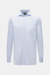 Front view of Finamore Casual Shirt 'Edoardo Napoli' Shark Collar Light Blue, a slim fit poplin shirt of soft Giza cotton with extra-long sleeves, French button placket, classic sport cuff, and rounded hem, offering a stylish classic look with a smooth fe