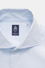 Close-up front view of Finamore Casual Shirt 'Edoardo Napoli' Shark Collar Light Blue showcasing soft Giza cotton poplin, slim fit, shark collar.

Description: <p>Stylish classic: The shirt 'Edoardo Napoli' by FINAMORE made of soft Giza cotton gives sophi