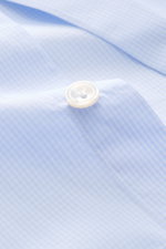 Finamore Business Hemd 'Eduardo Napoli' Haifisch-Kragen hellblau/weiß kariert, Detailaufnahme Knopf, feines Karomuster, reine Baumwolle, Slim Fit.