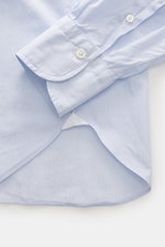 Close-up top-down view of the Finamore Casual Shirt 'Edoardo Napoli' Shark Collar Light Blue/White Striped cuff, made of smooth pure cotton.

<p>The model 'Edoardo Napoli' by the traditional house FINAMORE impresses with its smooth, cool touch and is made
