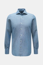Finamore Oxford-Hemd 'Eduardo Gaeta' Haifisch-Kragen blau, Frontansicht, Oxford aus reiner Baumwolle, glatter Griff, Regular Fit, französische Knopfleiste, extralange Ärmel, klassische Sportmanschette, gerundeter Saumverlauf.