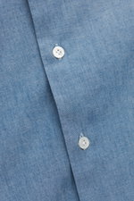Finamore Oxford-Hemd 'Eduardo Gaeta' Haifisch-Kragen blau, Nahaufnahme von Knopfleiste, Oxford reine Baumwolle, glatter Griff, Regular Fit, extralange Ärmel, Sportmanschette, gerundeter Saum.