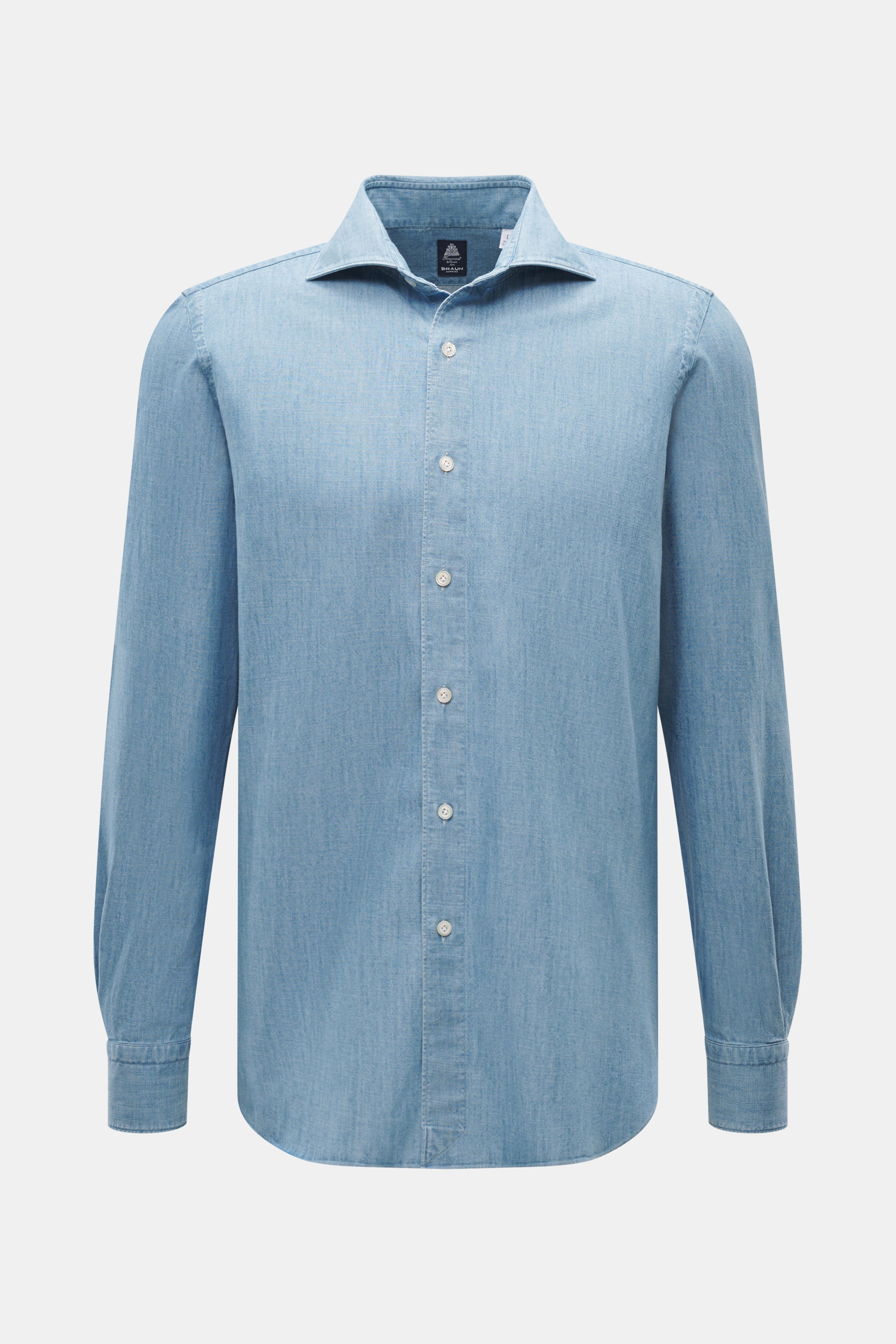 Front view of Finamore Denim shirt 'Eduardo Gaeta' Shark collar smoky blue, denim made of pure cotton, lightly textured feel, extra-long sleeves, regular fit, shark collar, French button placket with mother-of-pearl buttons, classic sport cuff, rounded he
