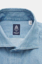 Finamore Denim shirt 'Eduardo Gaeta' Shark collar smoky blue shown from a close-up front angle, denim made of pure cotton, lightly textured feel, extra-long sleeves, regular fit, shark collar, French button placket with mother-of-pearl buttons, classic sp