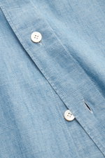 Close-up front view of Finamore Denim shirt 'Eduardo Gaeta' Shark collar smoky blue, showing French button placket with mother-of-pearl buttons on lightly textured pure cotton denim with regular fit, extra-long sleeves, classic sport cuff, shark collar, a
