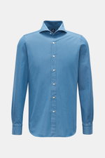 Finamore Chambray-Hemd 'Sergio Gaeta' Haifisch-Kragen blau, Slim Fit, reiner Baumwoll-Chambray, weicher Griff, frontale Ansicht, Perlmuttknöpfe, Sportmanschette, extralange Ärmel, gerundeter Saum, kontrastfarbige Knopflöcher.