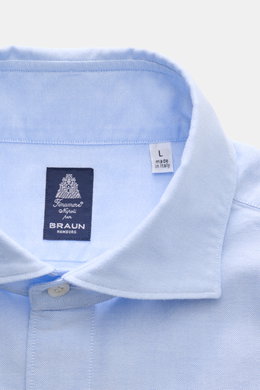 Finamore Oxford-Hemd 'Eduardo Gaeta' Haifisch-Kragen hellblau aus Baumwolle, Nahaufnahme von oben, mit Haifisch-Kragen, Regular Fit und französischer Knopfleiste.
