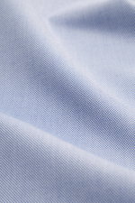 Finamore Casual Shirt 'Lucio Napoli' Button-Down Collar blue/white melange fabric close-up from front, pinpoint cotton and silk, very soft feel, extra long sleeves, regular fit, button-down collar, French placket with mother-of-pearl buttons, classic spor