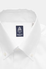 Finamore Casual Shirt 'Lucio Napoli' Button-Down Collar White shown from a close-up front angle, featuring gabardine cotton-silk, very soft feel, extra long sleeves, regular fit, button-down collar, French placket with mother-of-pearl buttons, classic spo
