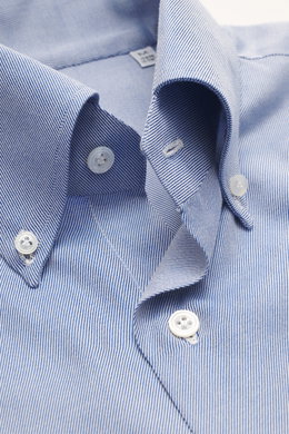 Close-up front view of Finamore Casual Shirt 'Lucio Napoli' Button-Down Collar blue/white melange, showing button-down collar, mother-of-pearl buttons, and fine blue and white stripes. Gabardine made of cotton and silk, very soft feel, with extra long sle