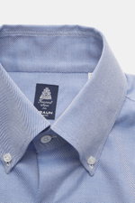 Finamore Casual Shirt 'Lucio Napoli' Button-Down Collar blue/white melange shown close-up from front top, gabardine cotton silk, soft feel, extra long sleeves, regular fit, button-down collar, French placket with mother-of-pearl buttons, classic sport cuf