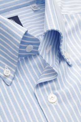 Close-up front view of Finamore Oxford Shirt 'Lucio Napoli' Button-Down Collar Smoky Blue/White Striped, Oxford pure cotton, slightly textured, extra long sleeves, regular fit, button-down collar, French placket with mother-of-pearl buttons, classic sport