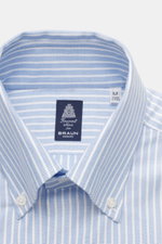 Finamore Oxford Shirt 'Lucio Napoli' Button-Down Collar Smoky Blue/White Striped shown from front top close-up, Oxford pure cotton, slightly textured, extra long sleeves, regular fit, button-down collar, French placket with mother-of-pearl buttons, classi