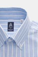 Finamore Oxfordhemd 'Lucio Napoli' Button-Down-Kragen hellblau/weiß gestreift, Detailansicht von oben, Oxford reine Baumwolle, griffig, extralange Ärmel, Regular Fit, französische Knopfleiste, Sportmanschette, schmale Rückenpasse, gerundeter Saum.