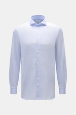 Front view of Giampaolo Casual-Hemd Haifisch-Kragen blau/pastellblau gestreift, a pure cotton slim fit shirt with soft feel, fine stripes, shark collar, French placket, classic sport cuffs, and rounded hem, perfect for office or casual wear.