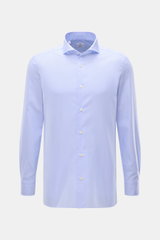 Front view of Giampaolo Casual Hemd Haifisch-Kragen hellblau, a slim fit light blue cotton shirt with shark collar, French placket, sport cuffs, and slightly rounded hem.

Additional description:  
<p>Ein echter Allrounder vom Hemdenexperten GIAMPAOLO: Mi