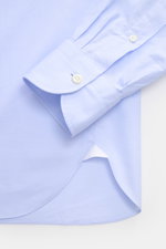 Close-up of Giampaolo Casual Hemd Haifisch-Kragen hellblau sleeve and cuff, photographed from above showing soft cotton fabric and button details.

Description: <p>Ein echter Allrounder vom Hemdenexperten GIAMPAOLO: Mit diesem Hemd aus reiner Baumwolle mi