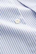 Close-up, front perspective of the Giampaolo Casual shirt shark collar light blue/white striped showing fabric texture and white button.

Description (with provided content):  
A real all-rounder from the shirt expert GIAMPAOLO: With this shirt made of pu