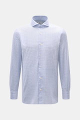 Front view of Giampaolo Casual-Hemd Haifisch-Kragen blau/weiß kariert, a slim fit shirt in pure cotton with soft touch, timeless check pattern, shark collar, French placket, classic sport cuffs, and rounded hem. <p>Ein echter Allrounder vom Hemdenexperten