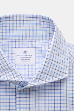 Close-up front view of the Giampaolo Casual-Hemd Haifisch-Kragen blau/weiß kariert, a slim fit shirt with a shark collar and blue/white check pattern.

Description: <p>Ein echter Allrounder vom Hemdenexperten GIAMPAOLO: Mit diesem Hemd aus reiner Baumwo
