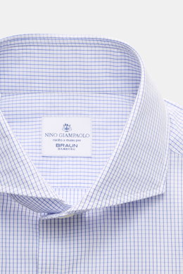 Close-up front view of Giampaolo Casual-Hemd Haifisch-Kragen dunkelblau/weiß kariert with fine checked pattern and shark collar.

<p>Ein echter Allrounder vom Hemdenexperten GIAMPAOLO: Mit diesem Hemd aus reiner Baumwolle und feinem Karomuster mit Haifi