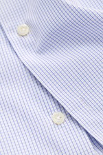 Close-up front view of Giampaolo Casual-Hemd Haifisch-Kragen dunkelblau/weiß kariert showing fine blue check pattern, buttons, and fabric texture.

<p>Ein echter Allrounder vom Hemdenexperten GIAMPAOLO: Mit diesem Hemd aus reiner Baumwolle und feinem Ka