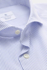 Close-up front view of Giampaolo Casual-Hemd Haifisch-Kragen dunkelblau/weiß kariert, pure cotton shirt with fine check pattern and shark collar.

Description: <p>Ein echter Allrounder vom Hemdenexperten GIAMPAOLO: Mit diesem Hemd aus reiner Baumwolle u