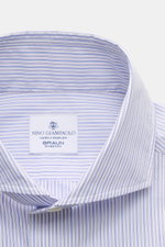 Giampaolo Casual-Hemd Haifisch-Kragen blau/weiß gestreift shown from close-up front angle, pure cotton, soft touch, slim fit, fine stripes, shark collar.