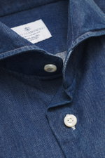 Close-up front view of the Giampaolo Chambray shirt shark collar dark blue showing fine chambray texture, white buttons, and collar details.

<p>Masterful craftsmanship by hand: GIAMPAOLO makes this chambray shirt from high-quality cotton – for an especia