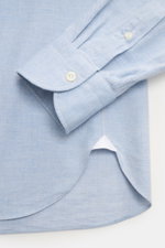 Close-up view of the cuff and hem of the Giampaolo Flanellhemd Haifisch-Kragen rauchblau meliert, a slim fit, soft cotton twill shirt with a shark collar and rounded hem.

<p>Alltagstauglicher Klassiker: Das edle Flanellhemd des italienischen Labels GIA