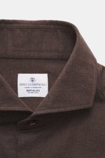 Close-up top-front view of the Giampaolo Casual Shirt Shark Collar dark brown in fine cotton-cashmere twill with soft touch.

Additional description: 
<p>Luxurious fabric from Italian shirt specialist GIAMPAOLO: Woven from a premium cotton-cashmere blend,
